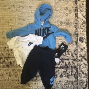 *Brand New* Nike three piece Newborn outfit